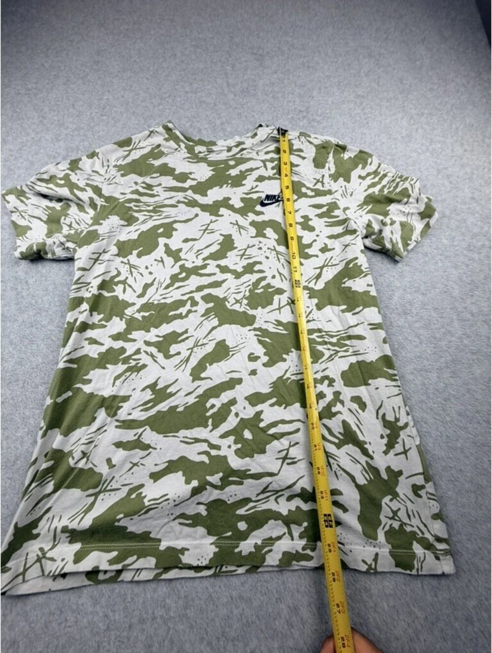 Nike The Nike Tee Mens Small S Green Camouflage Short Sleeve T Shirt DR7819-100